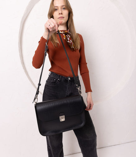 ASTORIA Handbag with Old-Fashioned Buckle - Black