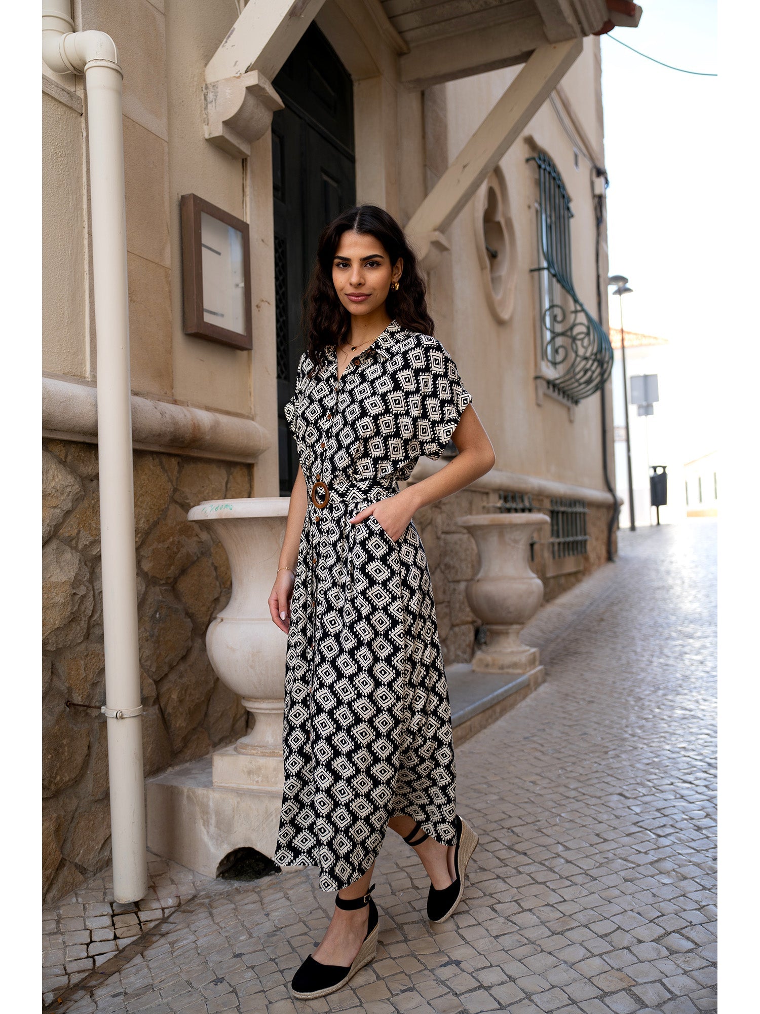 Yumi Black Viscose Midi Shirt Dress with Matching Belt