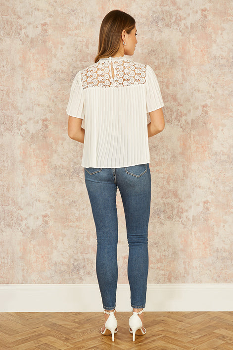 Yumi White Lace Panel Pleated Short Sleeve Top