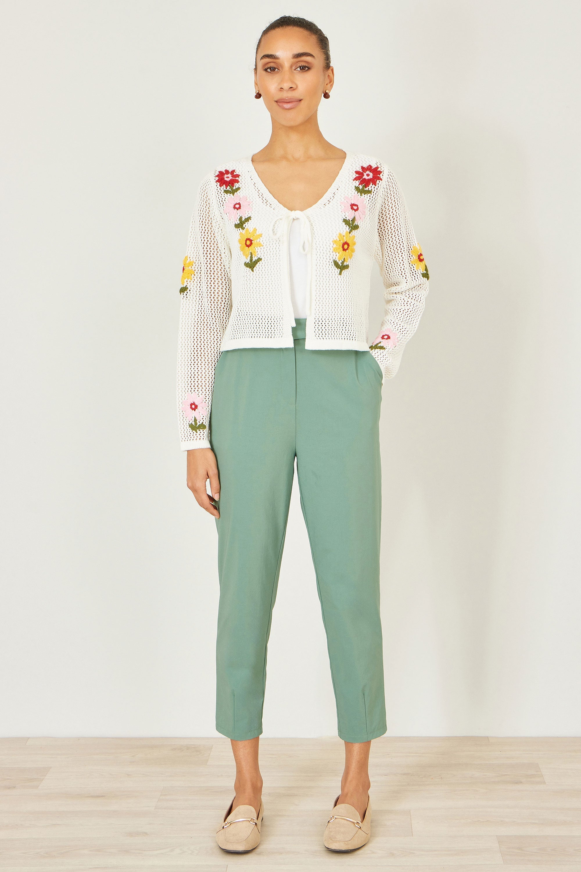 Yumi Green Stretch Capri Pants with Tie Belt