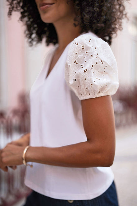 Yumi White Cotton Jersey T-Shirt with Lace Sleeves
