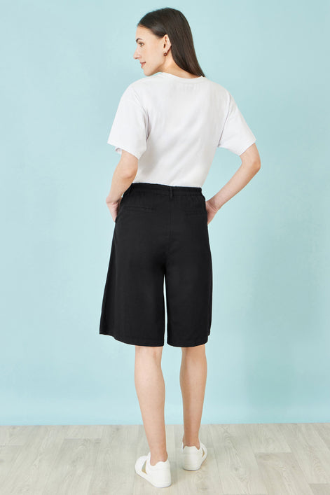 Yumi Black Cotton Bermuda Shorts