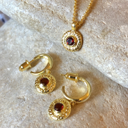Luna Single Disc Pendant Necklace: Garnet